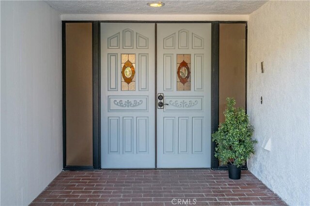 property entrance featuring stucco siding