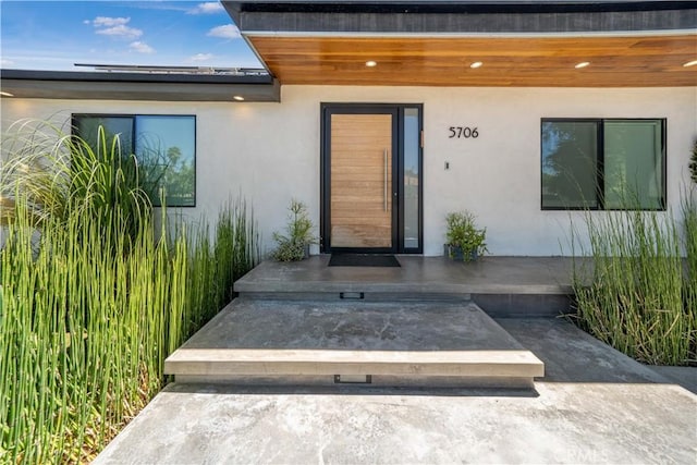 property entrance featuring stucco siding