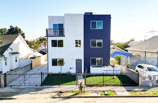 view of front of house featuring a fenced front yard, a front yard, and stucco siding