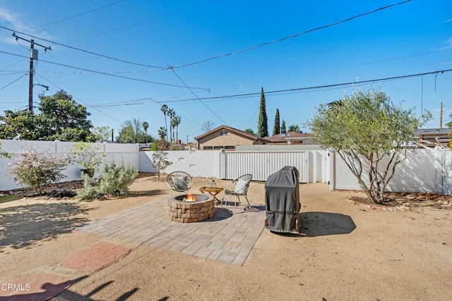 view of patio featuring a fire pit and a fenced backyard