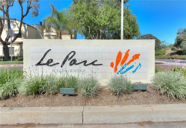 view of community / neighborhood sign