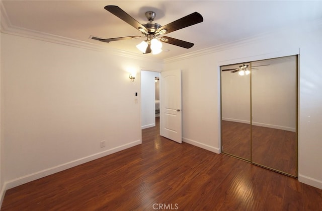 unfurnished bedroom with wood finished floors, a closet, ceiling fan, baseboards, and ornamental molding