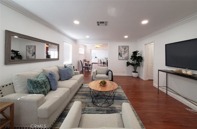 living room featuring crown molding, baseboards, dark wood-style flooring, visible vents, and recessed lighting