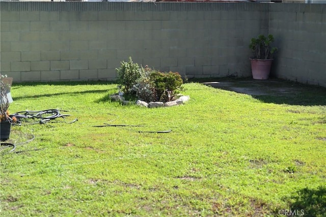 view of yard featuring fence