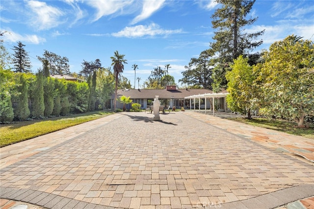 single story home with decorative driveway