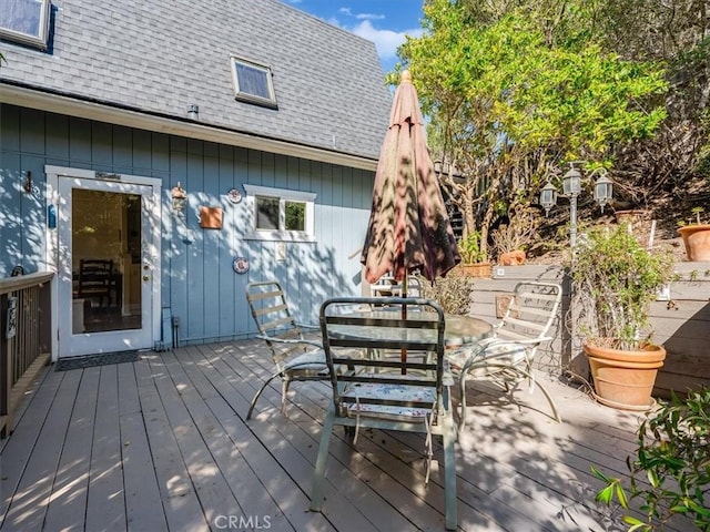 deck featuring outdoor dining area