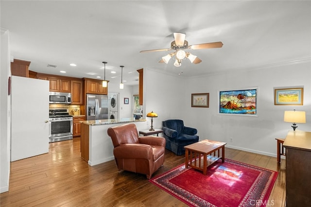 living room with ceiling fan, recessed lighting, baseboards, light wood finished floors, and crown molding