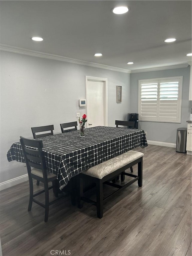 dining area featuring baseboards, recessed lighting, dark wood finished floors, and crown molding