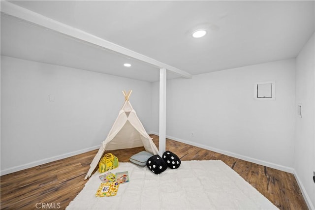 workout room featuring dark wood-style floors, recessed lighting, and baseboards