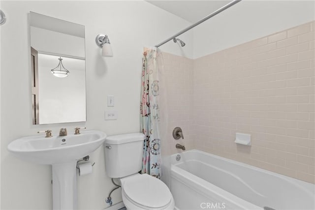 full bath with toilet and shower / bath combo