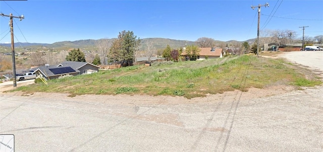 Listing photo 2 for 22330 Fontana St, Tehachapi CA 93561