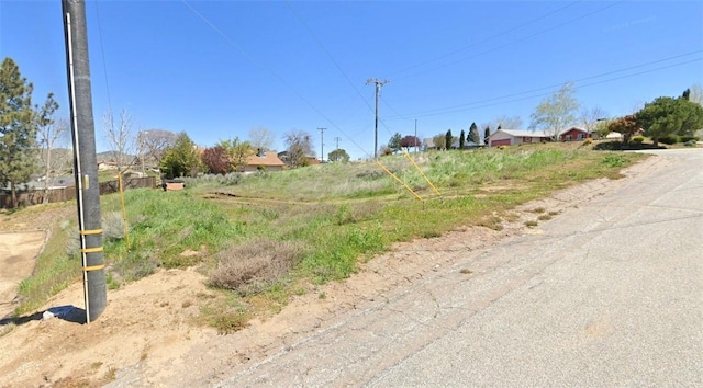 Listing photo 3 for 22330 Fontana St, Tehachapi CA 93561