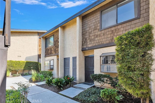 townhome / multi-family property with stucco siding