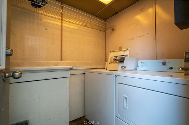 laundry room featuring laundry area and washing machine and clothes dryer