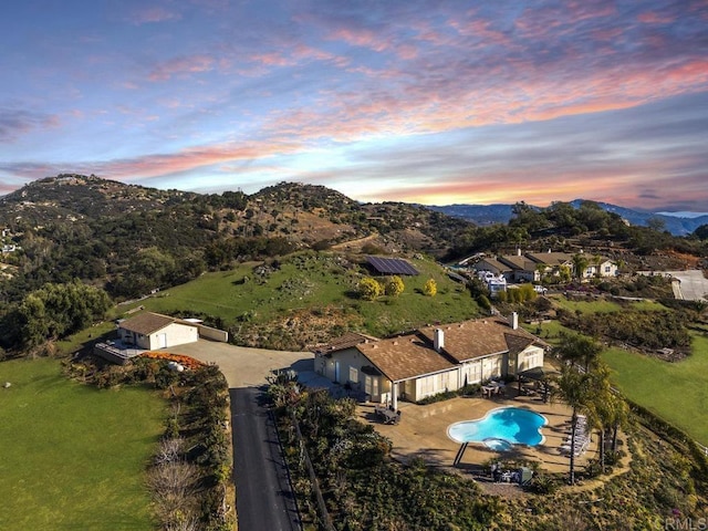 bird's eye view with a mountain view