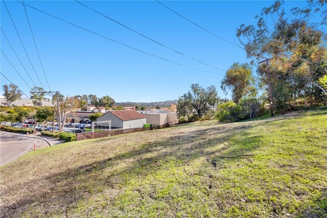 view of yard featuring a residential view