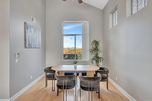 dining room with light wood-style floors, baseboards, visible vents, and ceiling fan