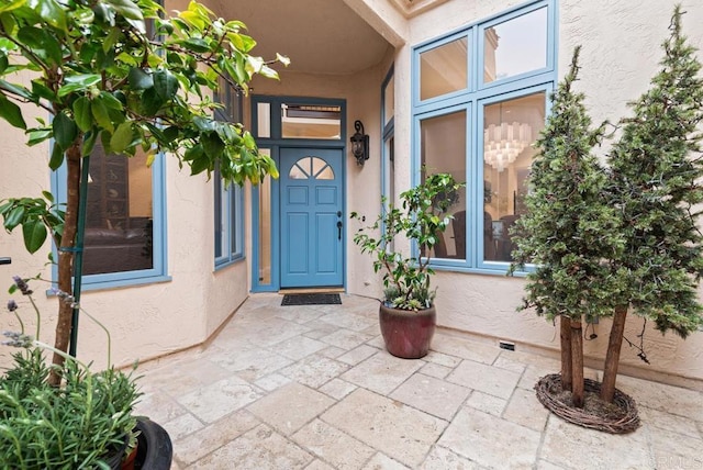 property entrance featuring stucco siding