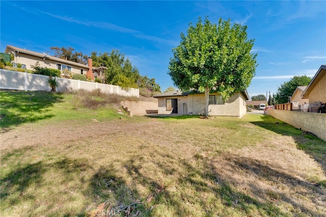 view of yard featuring a fenced backyard