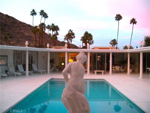 300 S Patencio Rd, Palm Springs, CA 92262 - swimming pool featuring a patio area
