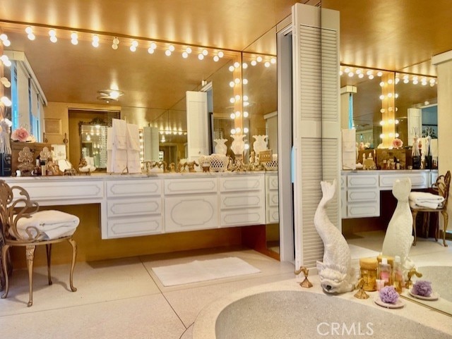 300 S Patencio Rd, Palm Springs, CA 92262 - full bath featuring double vanity