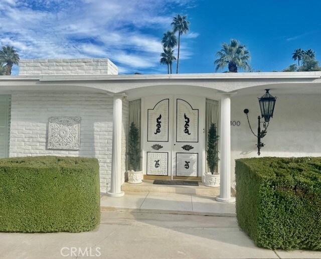 300 S Patencio Rd, Palm Springs, CA 92262 - doorway to property with a porch