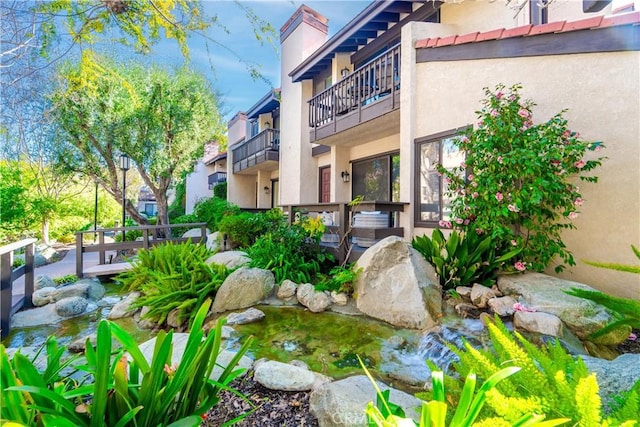 view of yard featuring a small pond