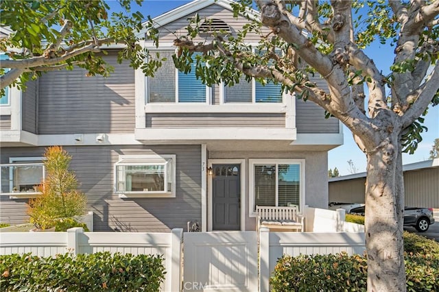 view of front of house with a fenced front yard