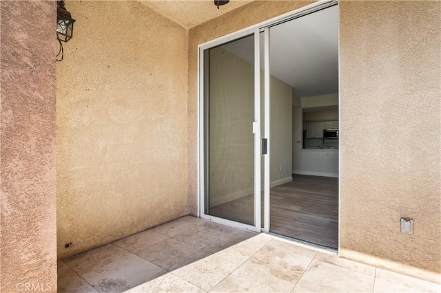 property entrance with stucco siding