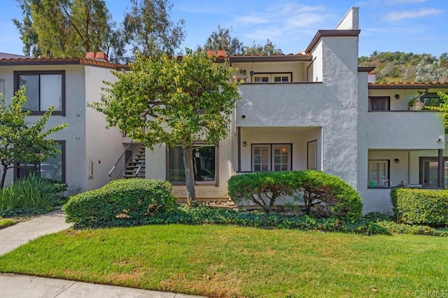 view of front of home featuring a front lawn and stucco siding