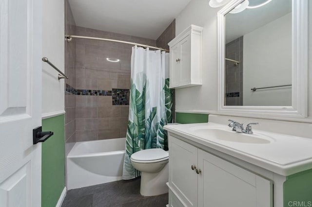 full bath with shower / bath combination with curtain, vanity, and toilet