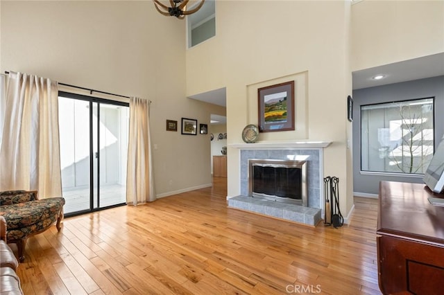 living room with light wood finished floors, baseboards, and a healthy amount of sunlight