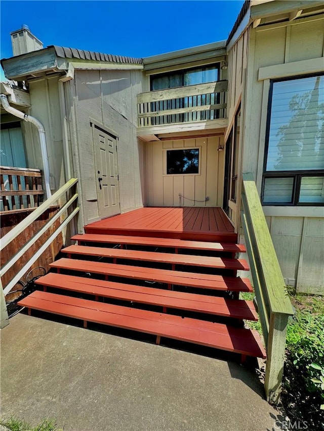11 Alameda Park Cir, Chico, CA 95928 - view of exterior entry with a balcony