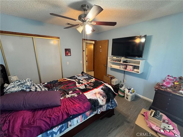 7687 Chase Ave, Hesperia, CA 92345 - bedroom featuring wood finished floors, a closet, ceiling fan, visible vents, and a textured ceiling