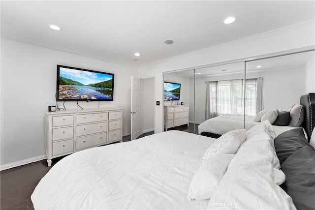 bedroom with ornamental molding, recessed lighting, dark wood-style flooring, and baseboards