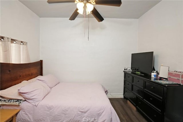 bedroom with dark wood-style floors and a ceiling fan