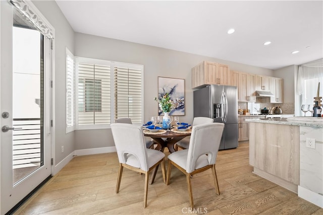 dining room with light wood-style floors, baseboards, and recessed lighting