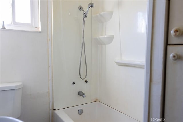 full bath with toilet and washtub / shower combination