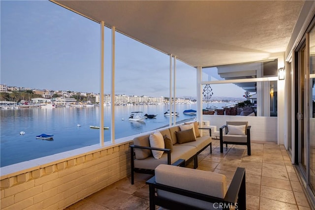 balcony featuring an outdoor hangout area and a water view
