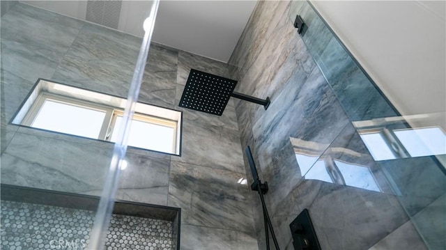 bathroom featuring a tile shower