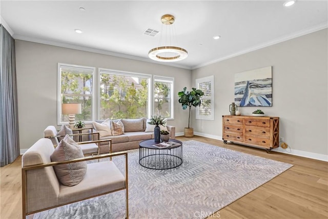 living area with recessed lighting, visible vents, baseboards, light wood-style floors, and crown molding