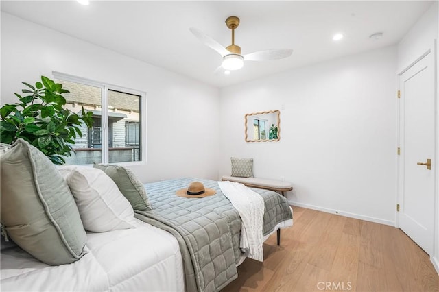 bedroom with light wood finished floors, recessed lighting, baseboards, and ceiling fan