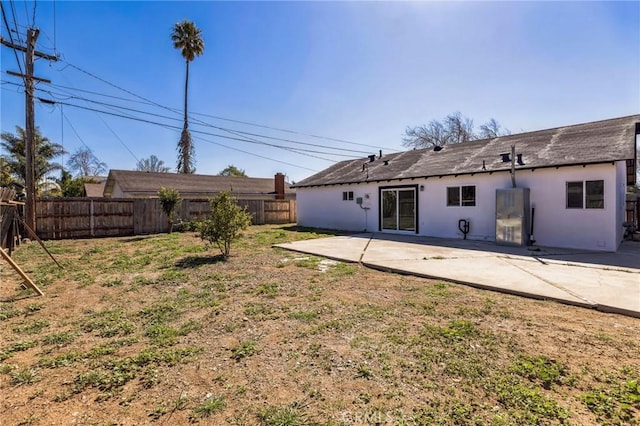 view of yard featuring a fenced backyard and a patio area