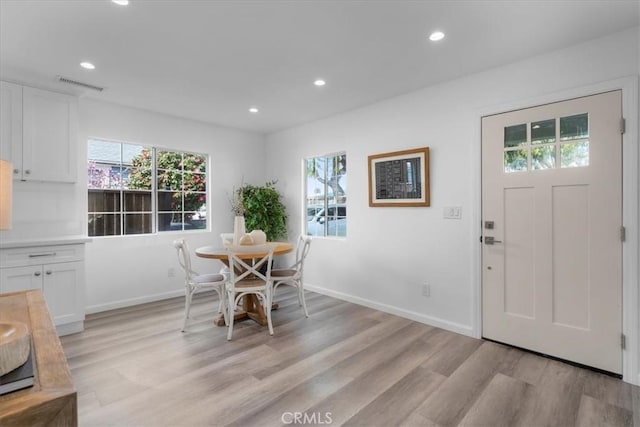 dining space with light wood-style floors, baseboards, visible vents, and recessed lighting