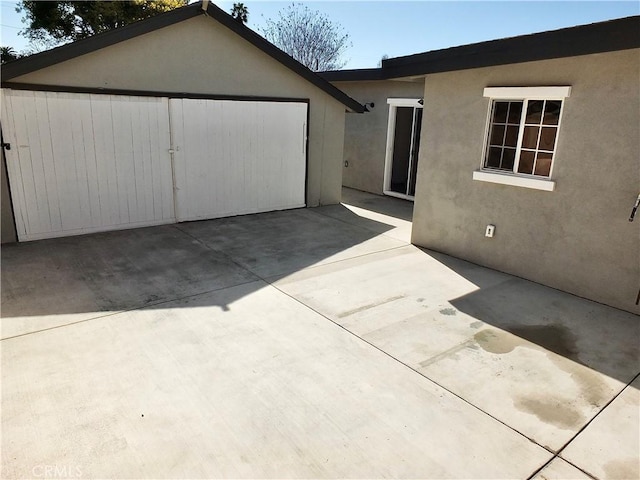 exterior space featuring driveway