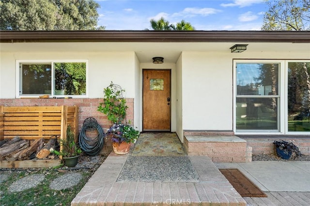 entrance to property with stucco siding