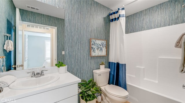 bathroom with shower / tub combo, visible vents, and wallpapered walls