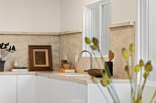 details with tasteful backsplash and a sink