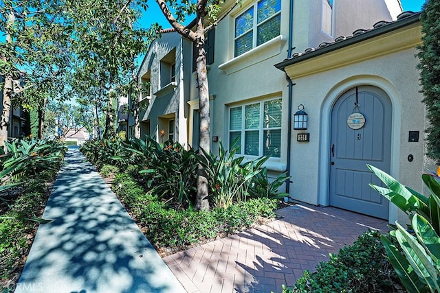 property entrance with stucco siding