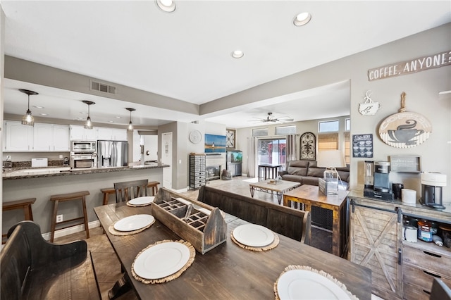 dining room with ceiling fan, visible vents, and recessed lighting